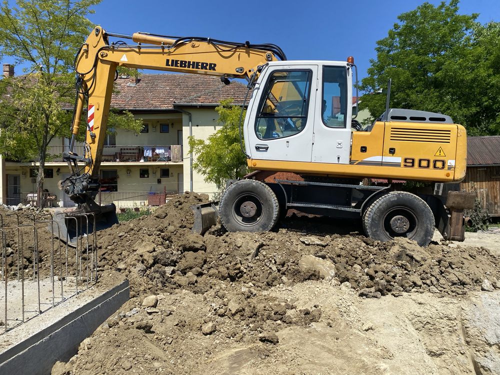 Excavator liebherr A900