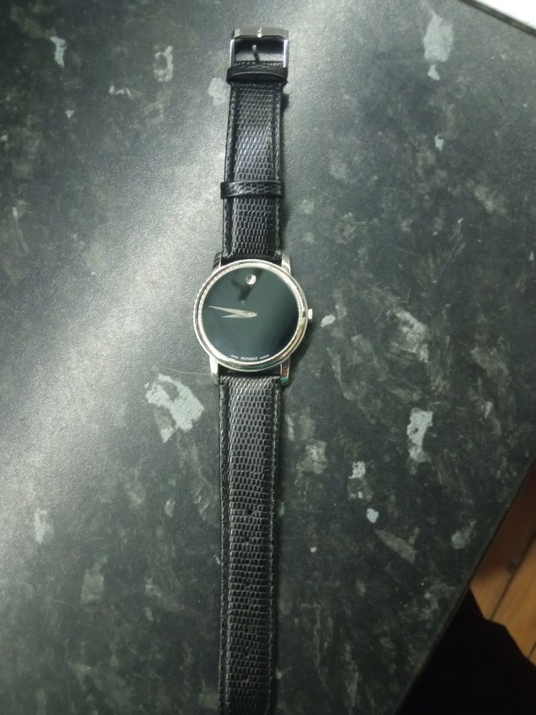 Часовник Movado сапфир кристал