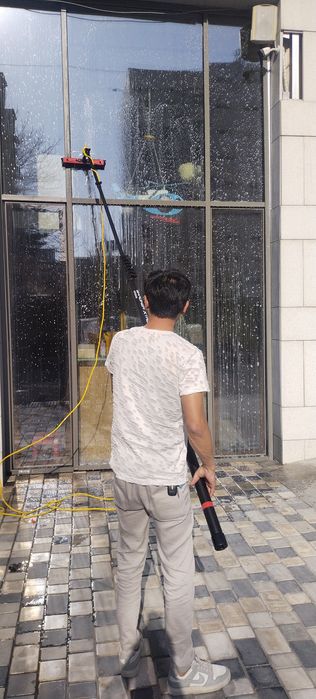 Tashqi va ichki Oynalarni yuvish xizmati