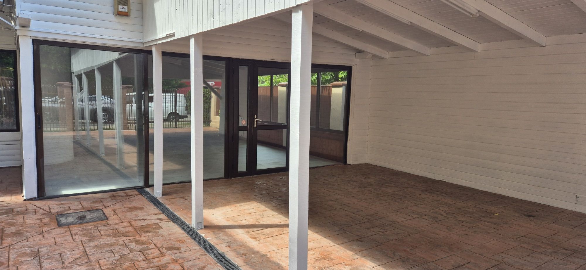 Proprietar inchiriez spatiu comercial