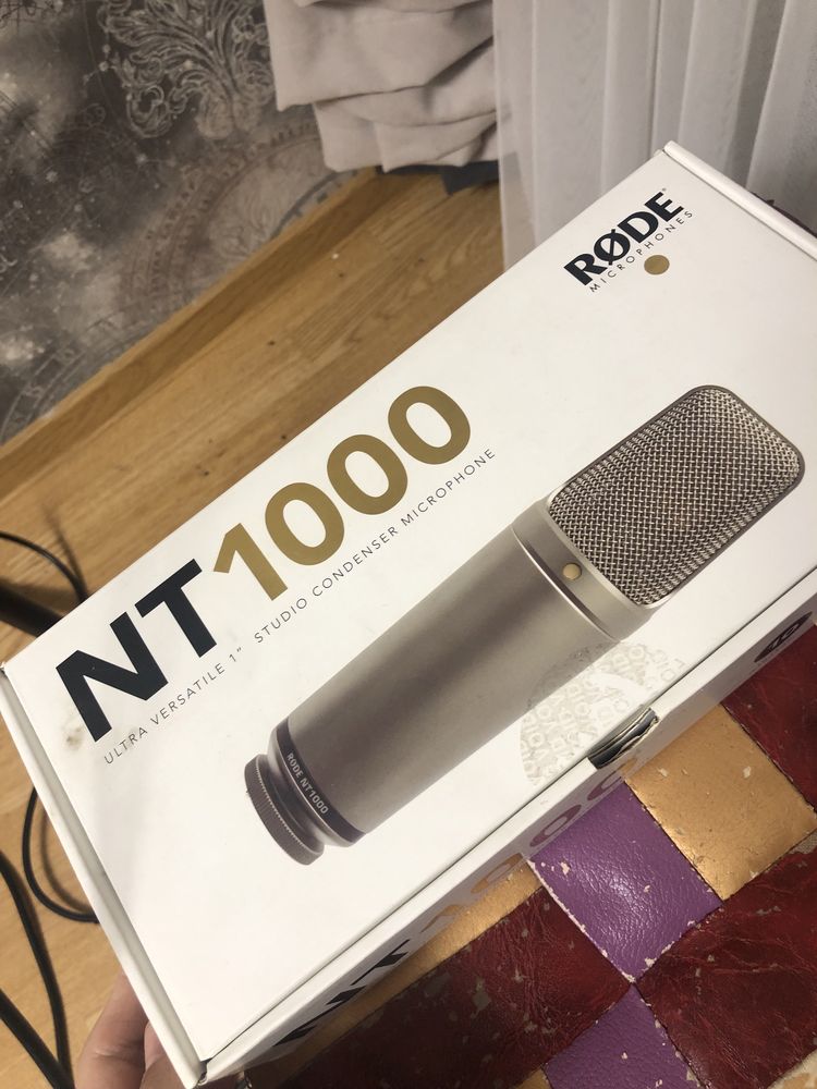 Продаю Студийный микрофон rode nt 1000 и звуковую карту Focusrite