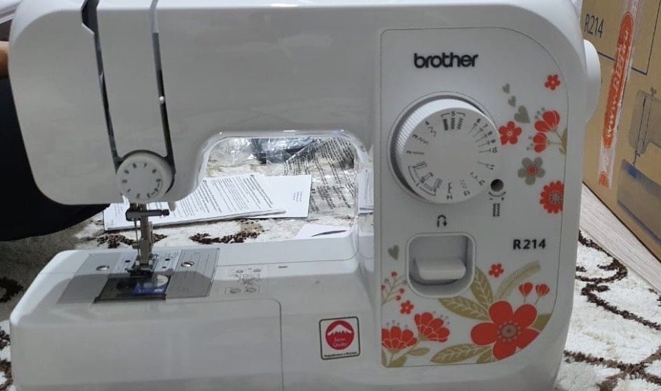 Швейная машинка Brother R214