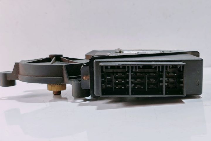 Motoras macara  dreapta fata 6Q2959801A Volkswagen VW Polo a 4-a gene