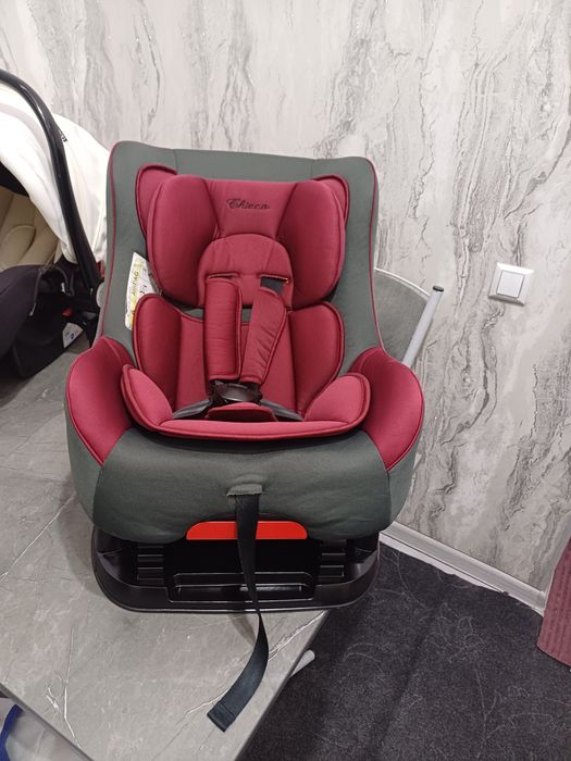 Продаётся фирменный авто кресло chicco
