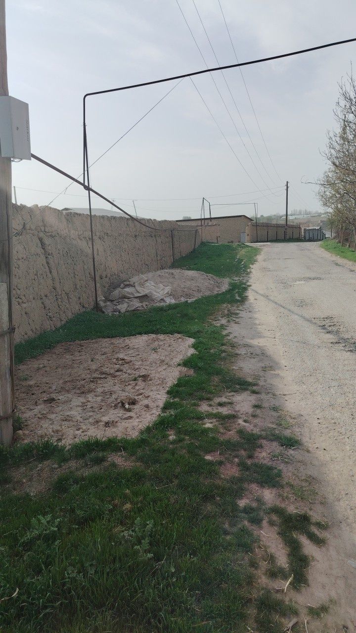 Yer sotiladi 10 sotixdan oshiq