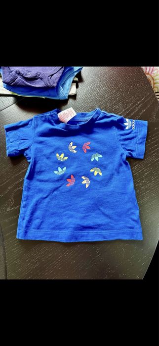 Vand tricou Adidas + blugi scurti!