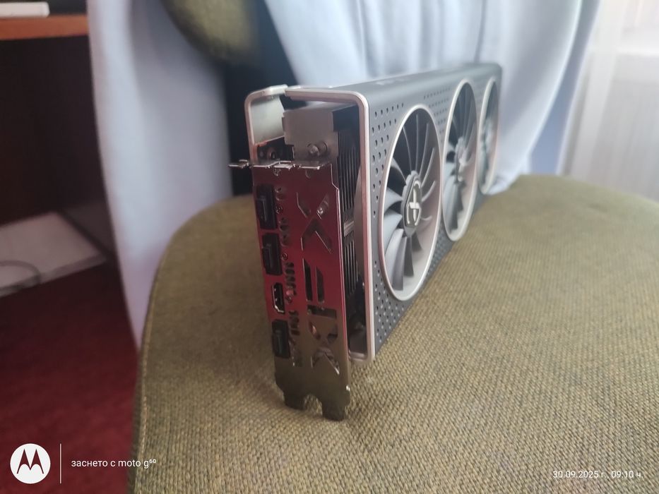 Продавам Видеокарта XFX Radeon RX6700XT