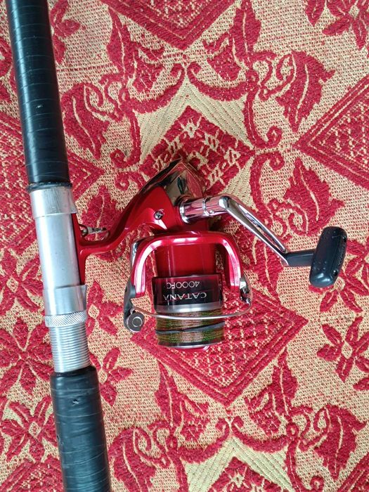 Продавам Рибарски въдици и Макари