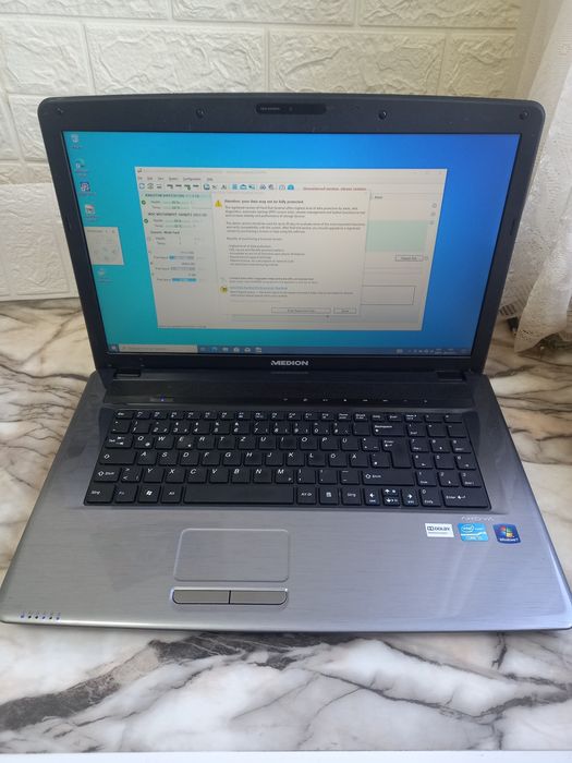 Лаптоп Medion  17.3 Intel Core I5 -2520M 8gb SSD+HDD