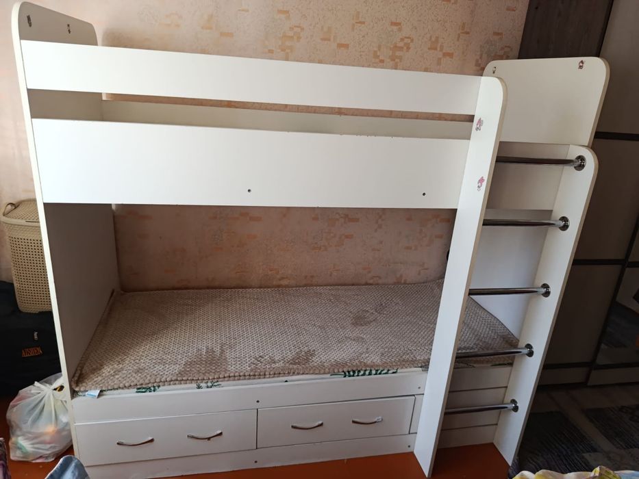 Продается 2х ярусная кровать
