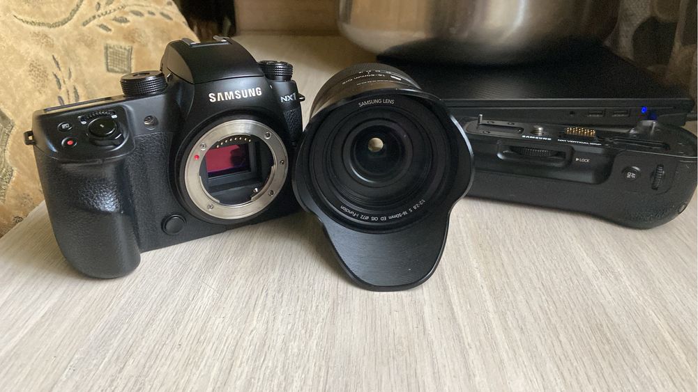 продам фотоаппарат Samsung NX1 с объективом