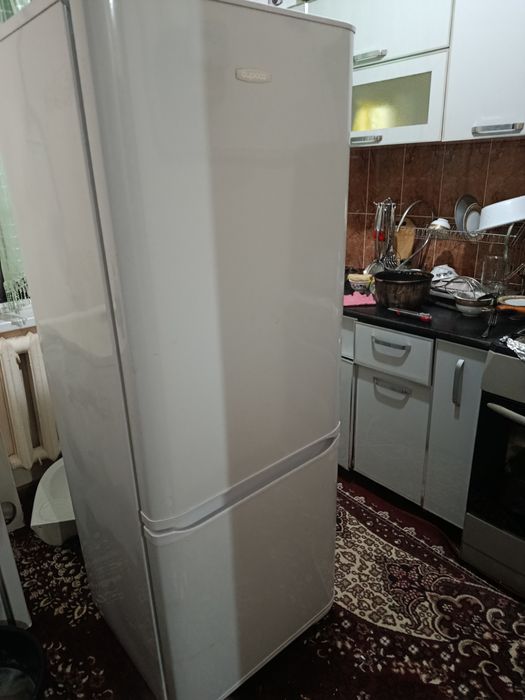 Холодильник сотилади