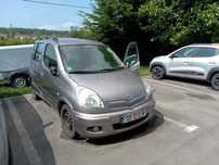 Vând TOYOTA Yaris Verso