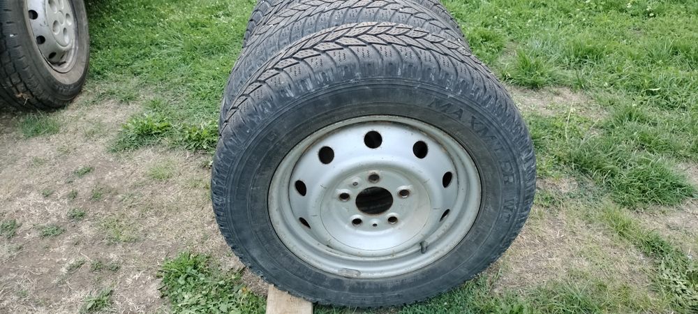 Cauciucuri iarna in stare bună -215/65/16C