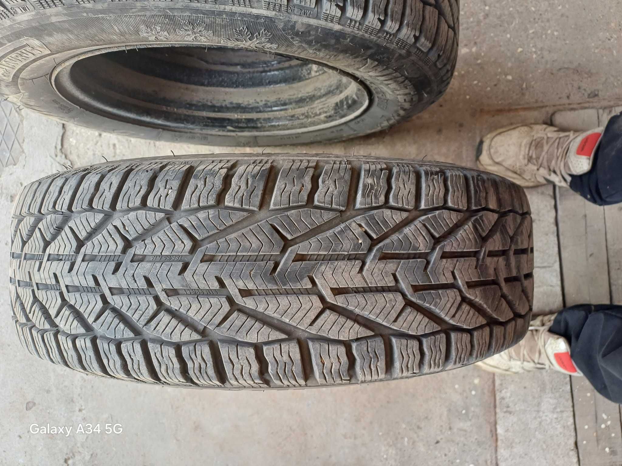 Продавам метални джанти за Вектра Б 15 4×100 с тасове и зимни гуми.