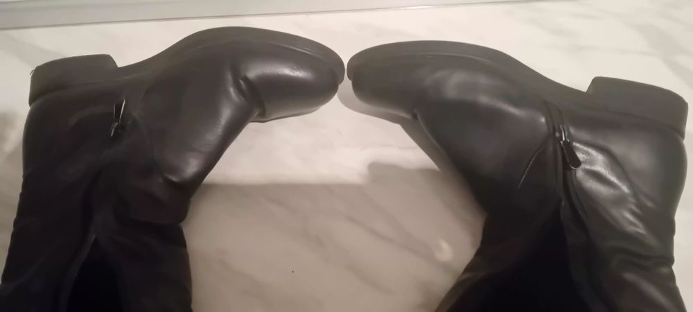 Дамски обувки от естествена кожа.