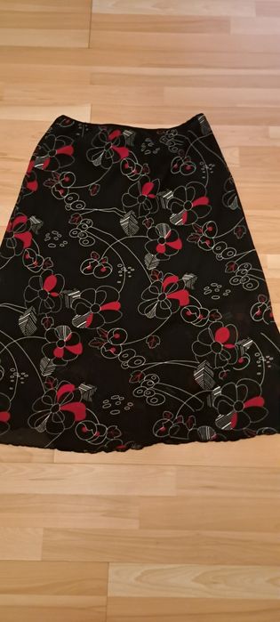Fusta dama marimea 52 , pe elastic , cu jupă
