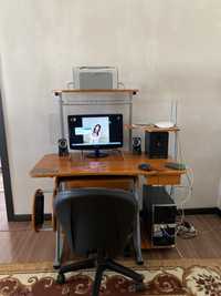 компьютер со столом и плюс принтер HP