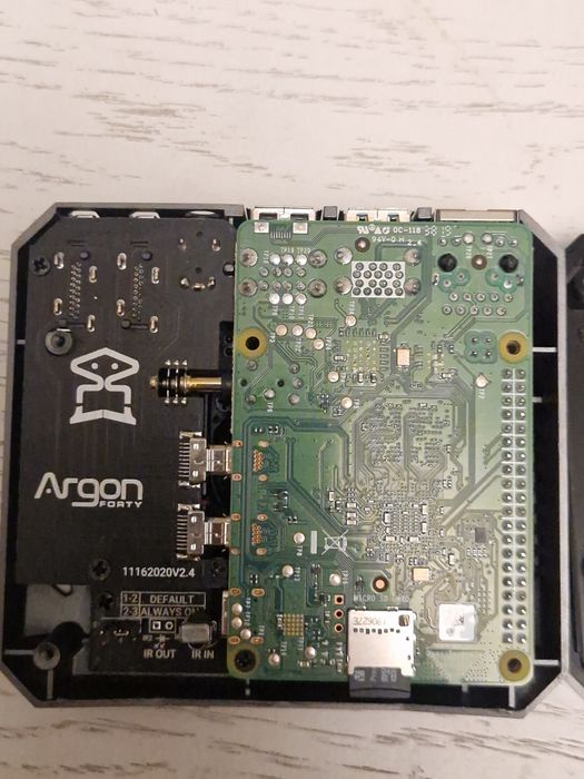 Raspberry pi4 4GB Argon ONE M.2