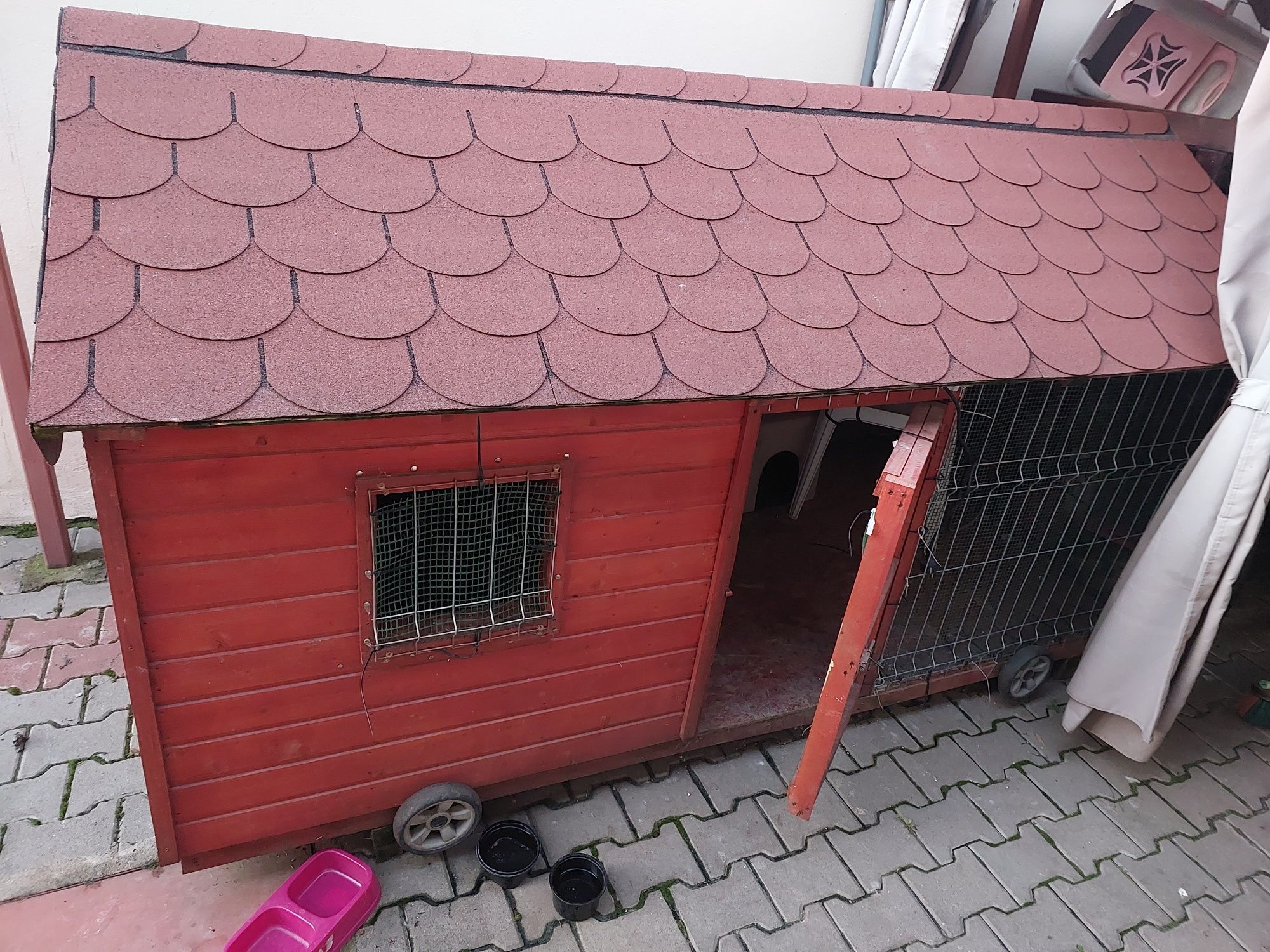 Cusca tip casa din lemn pentru caini cu terasa