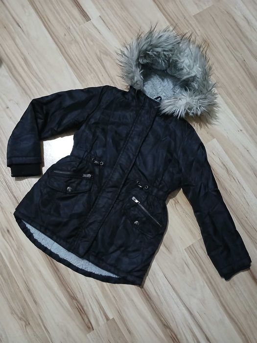 Geaca de iarna fete,mar 128-134,cu blana in interior si la gluga