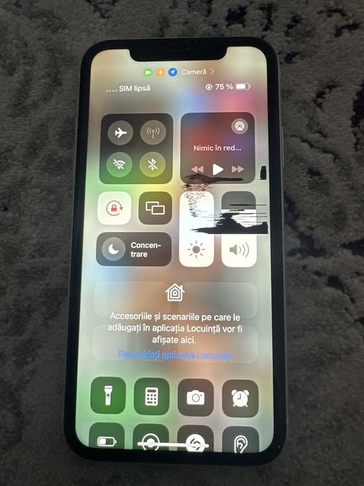 Iphone XR 64GB, display spart,complet functional,450 de lei negociabil