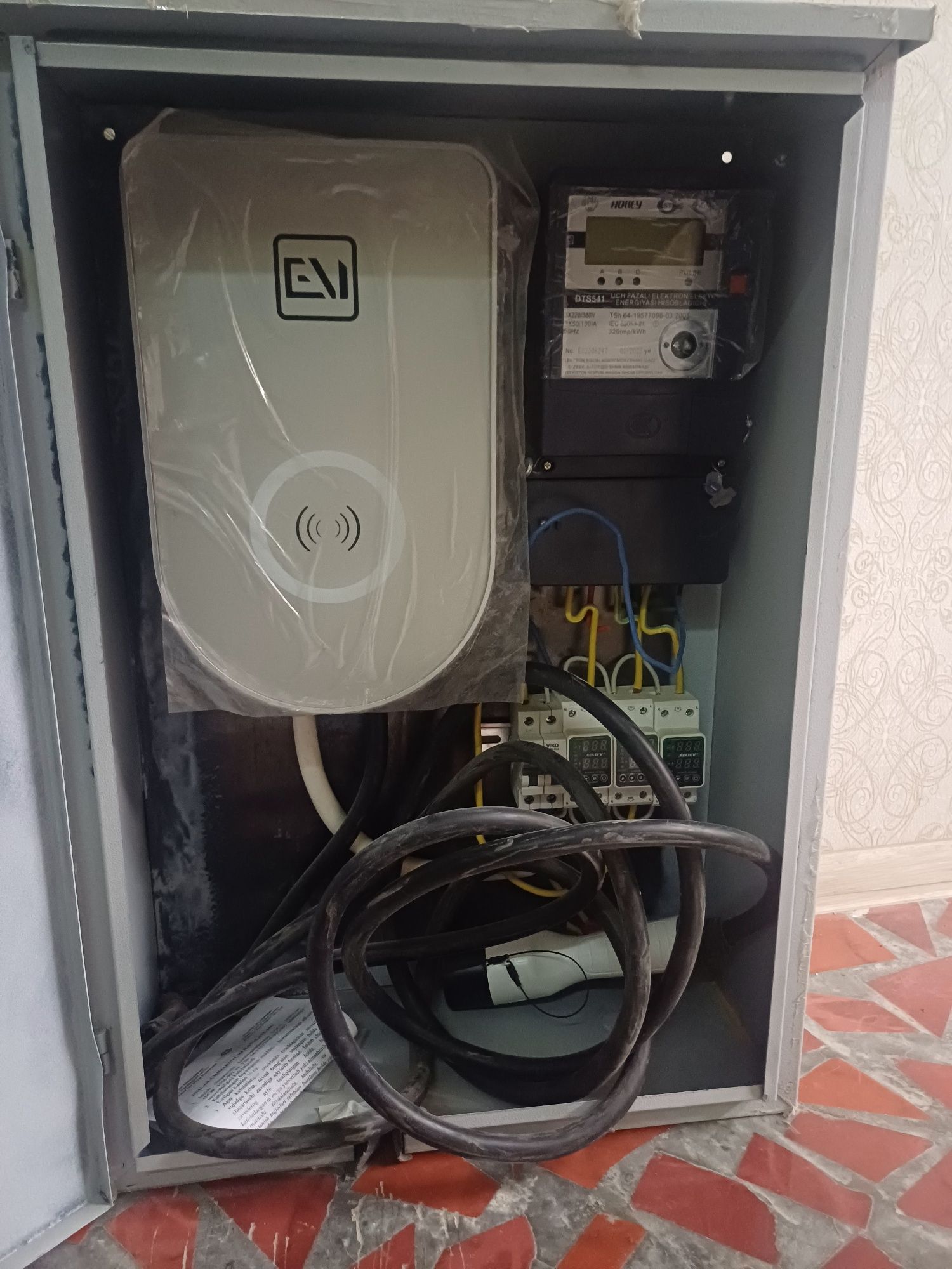 Зарядние устроества от електромобила