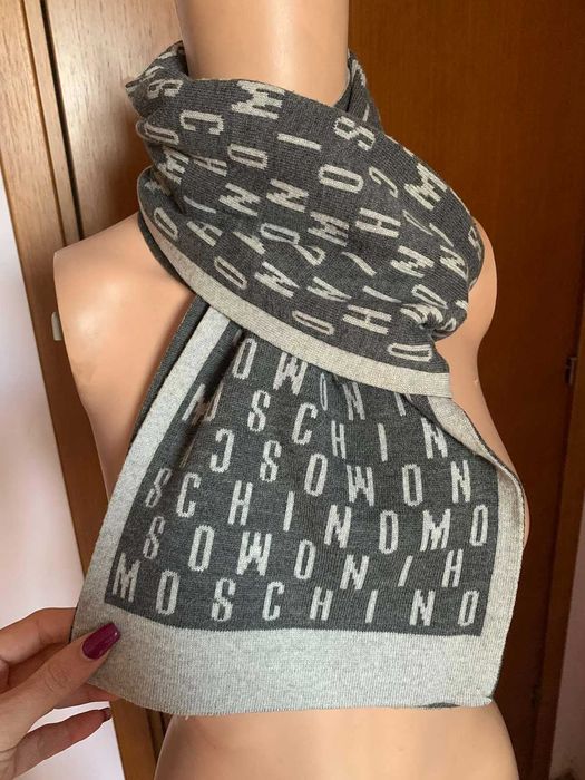 Шал на бранда  Moschino
