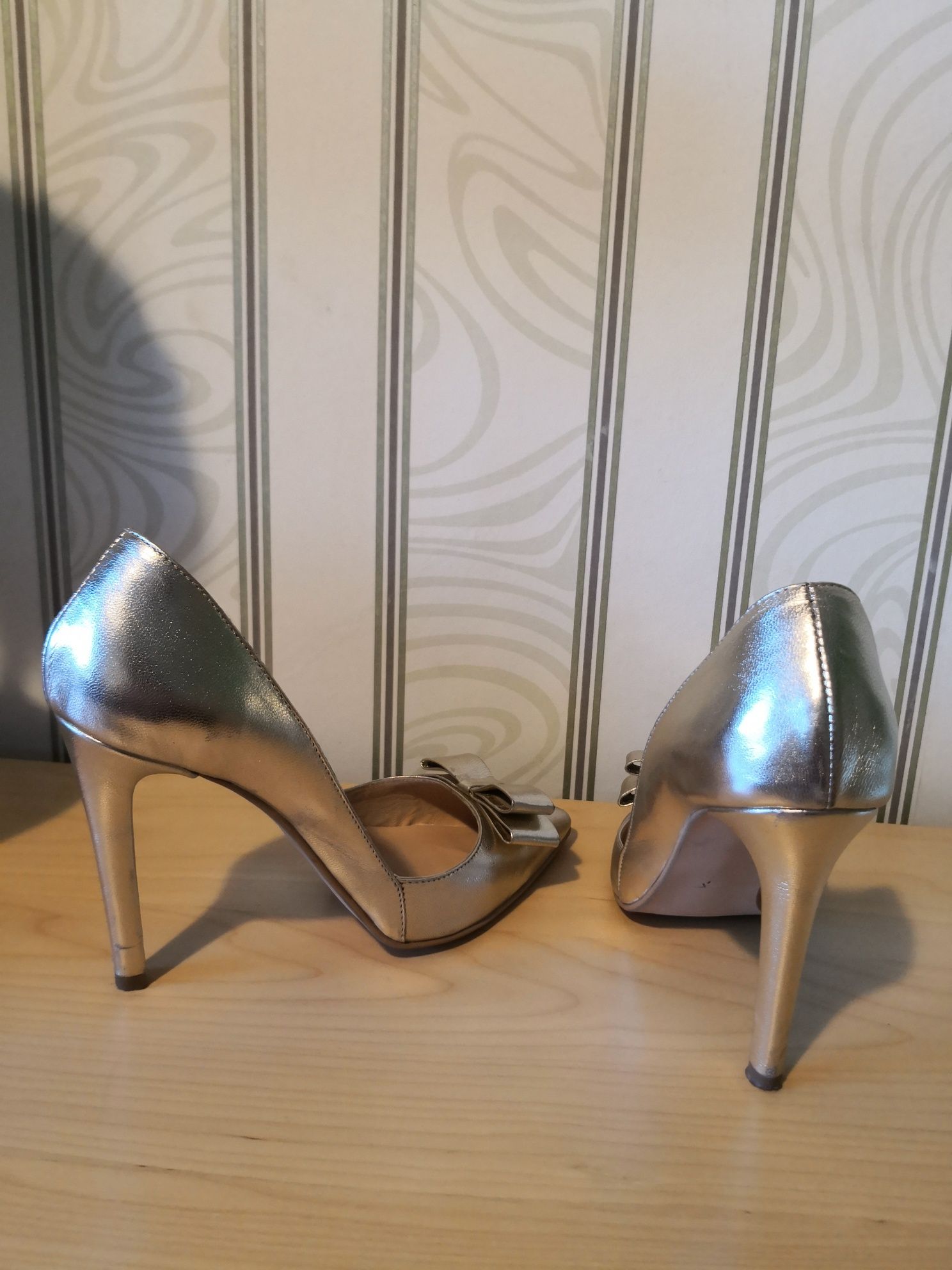 Pantofi stiletto aurii din piele naturala 39.5-40