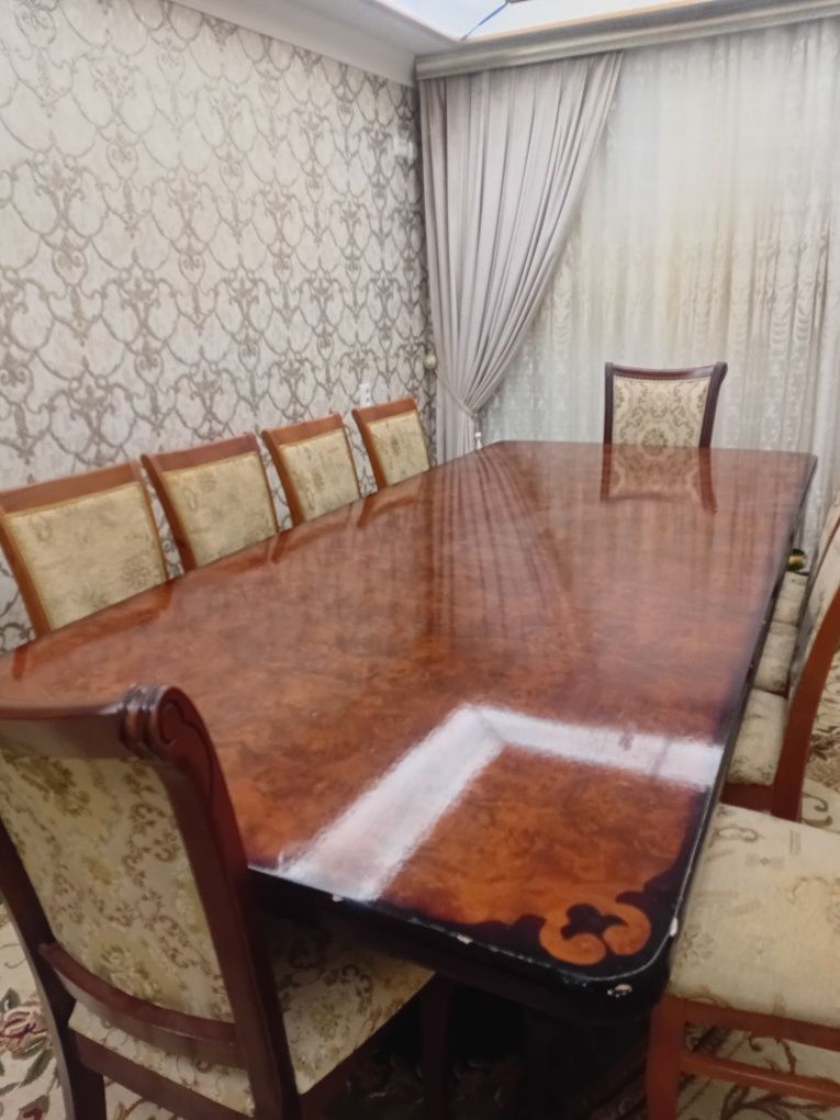 Стол ва стуллар сотилади 10 та стул бор