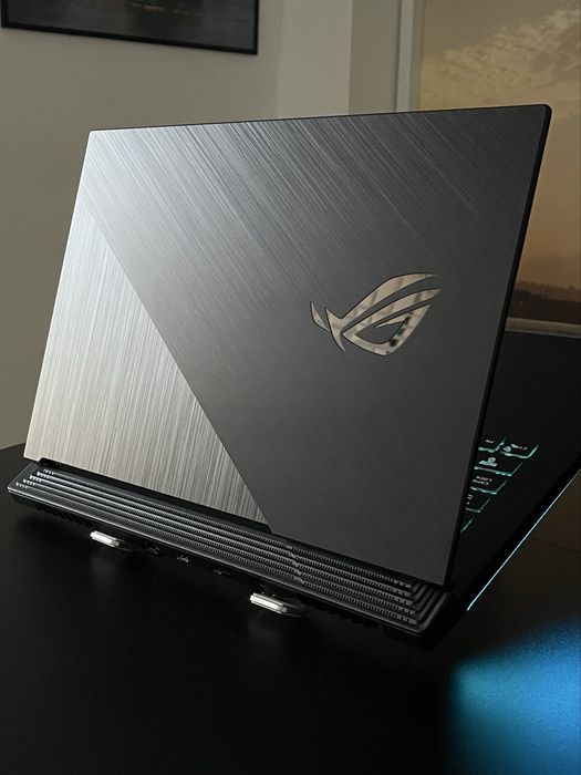 Laptop Gaming ASUS ROG – 17” – i7 / 24GB RAM / SSD + HDD / GTX 1660Ti