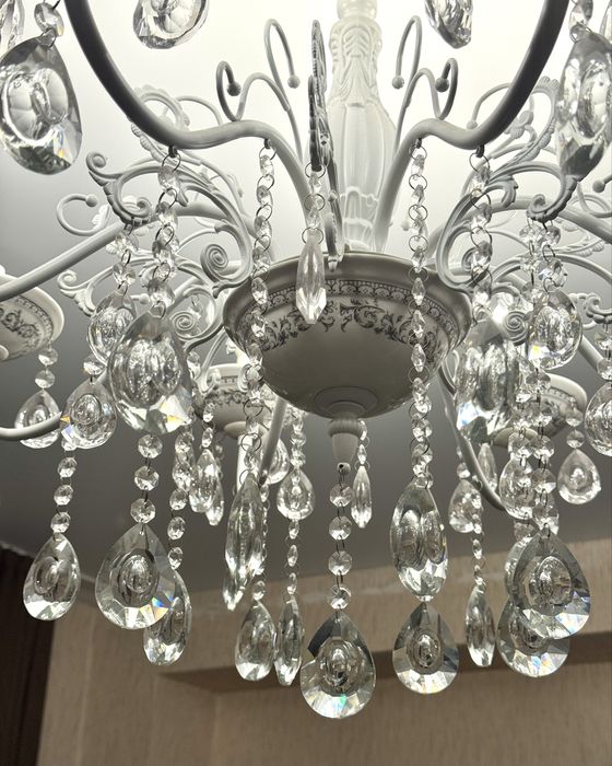 Продам люстру в отличном состоянии