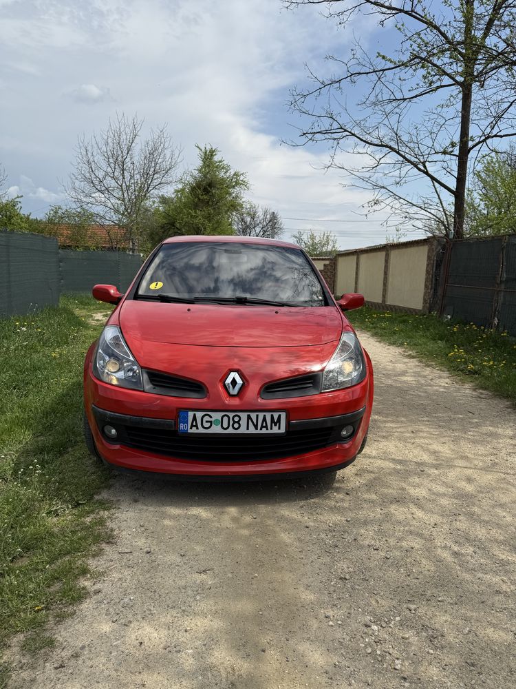 Renalult clio rosu