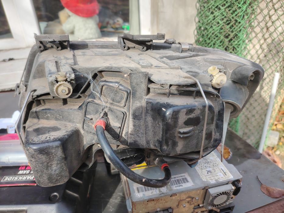 Фарове и навигация с кода за Ауди а6 ц5 с би ксеон