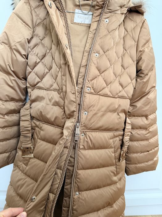 Guess Geacă din puf Lolie, guler blana naturala, Maro, Regular Fit XS