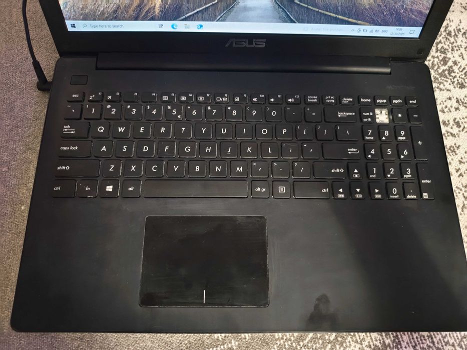 Лаптоп ASUS F553M