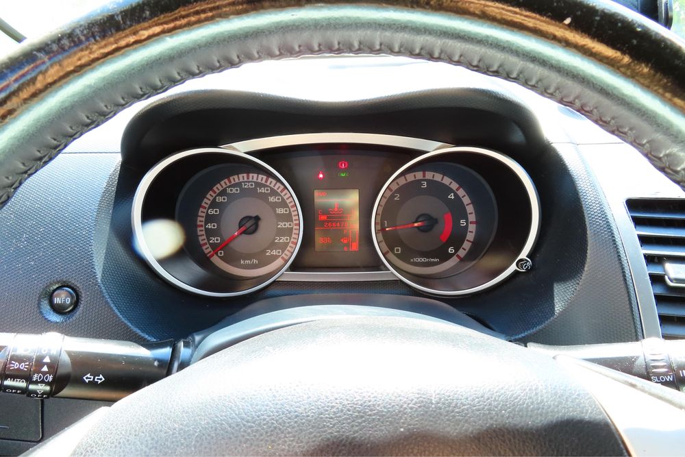 Mitsubishi Outlander 2