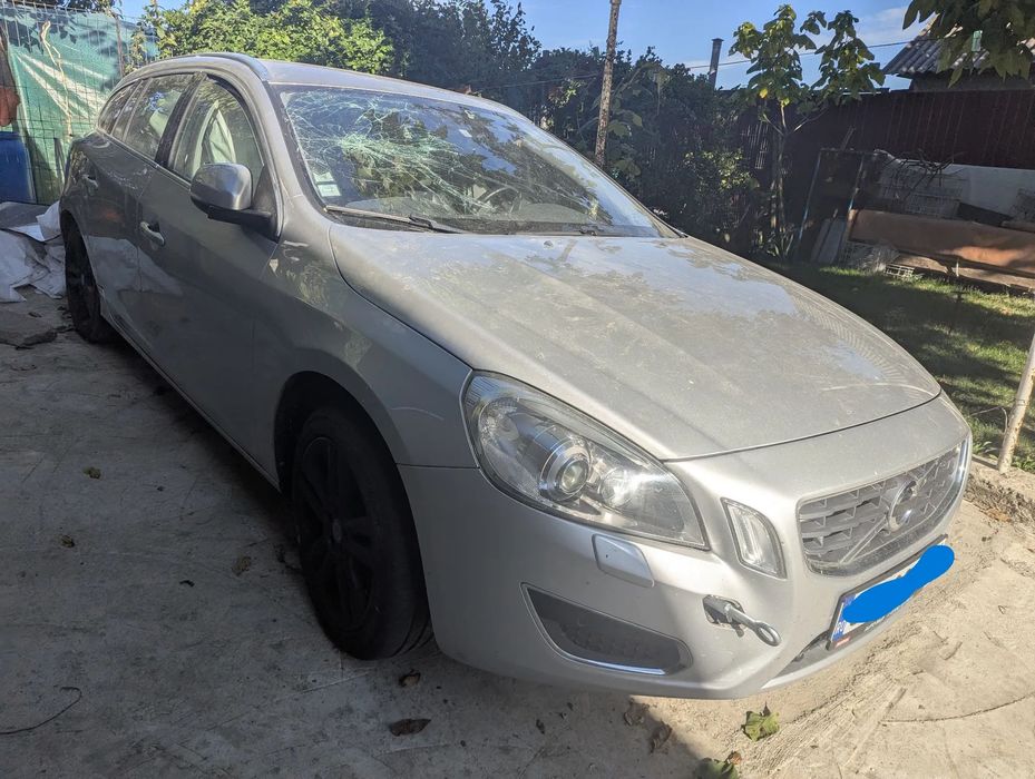 Volvo V60 Vând Volvo V60 D3 Summum (2011) - Automat - AVARIAT (Ideal piese sau p