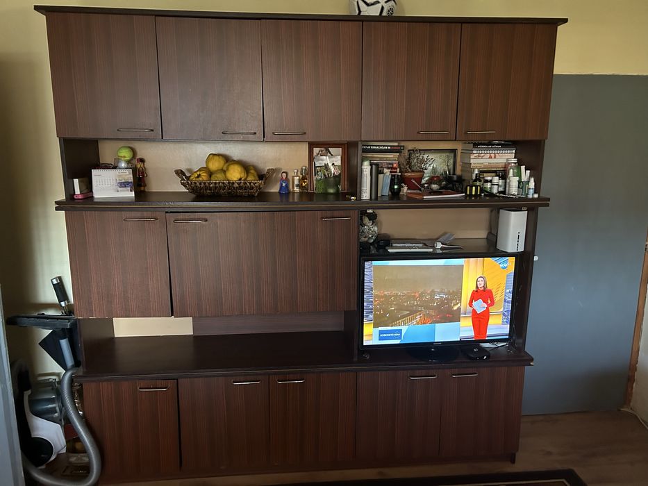 Секция от три части 206 см широчина и 204 см височина. Т