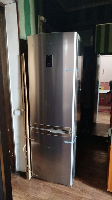 Холодильник Samsung