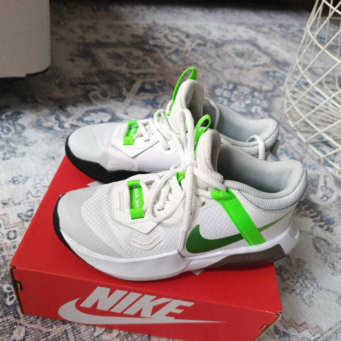 Детски Nike маратонки, размер 36, стелка 23 см, бяло/зелено