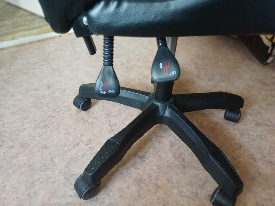 Компьютерное кресло