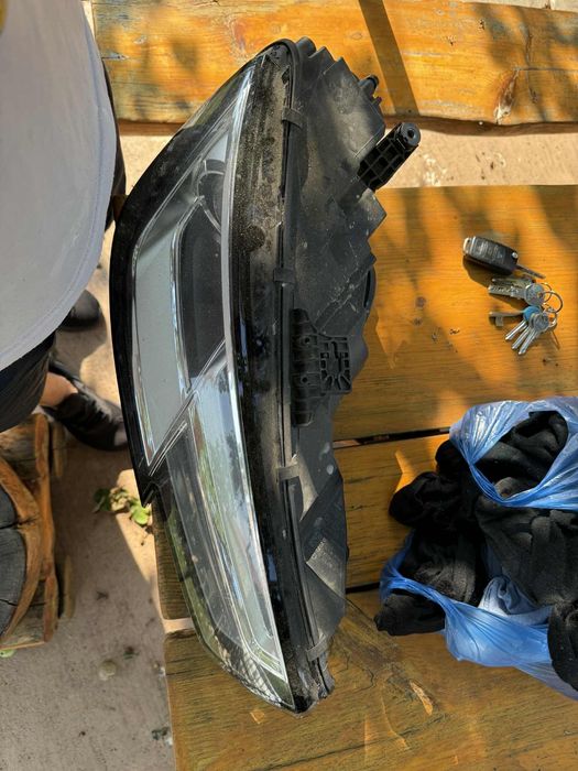 Кеснонов фар за ауди а4 б9