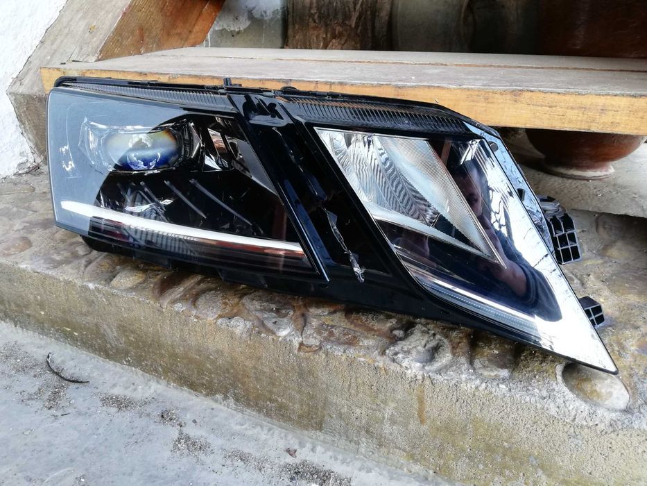 Фар Шкода Октавиа десен LED/Фар Skoda Octavia FULL LED