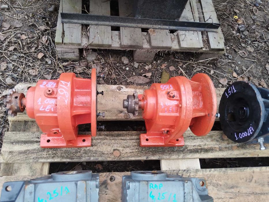 Multiplicator de turație cu raport de 55 la 1  și 23 la 1