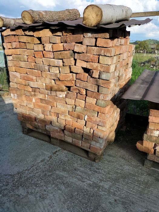 Vând _cărămidă _