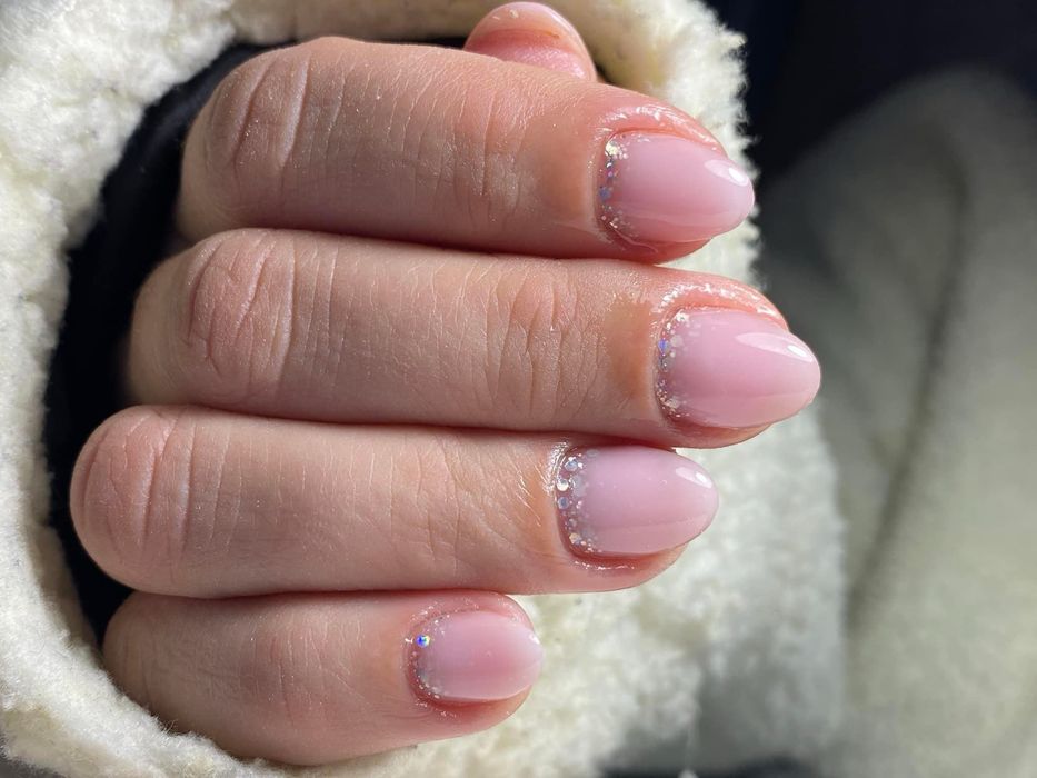 Aplic unghii cu gel!