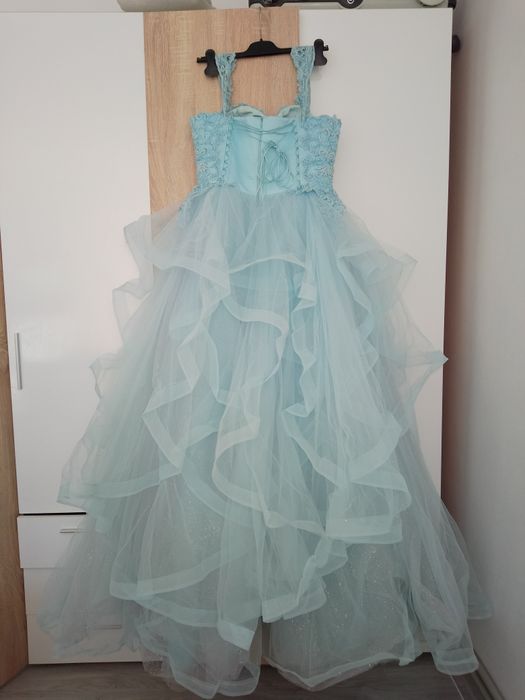 Небесно синя рокля