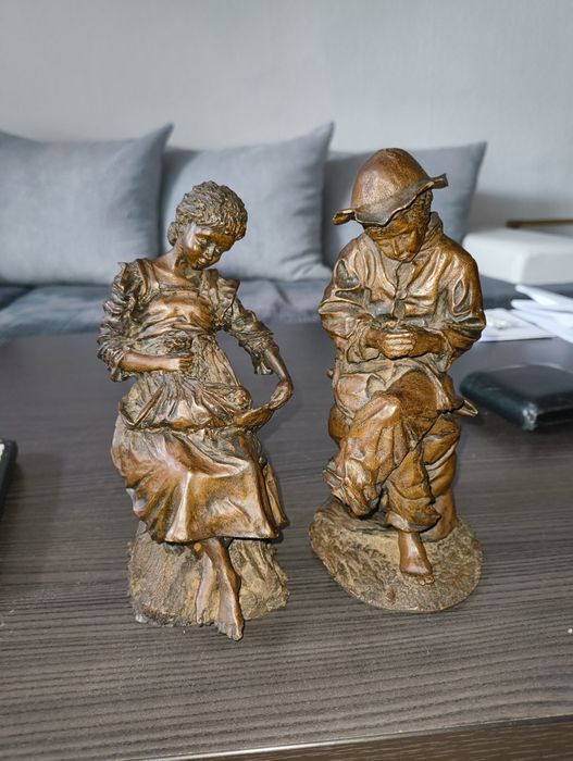 Комплект момче и момиче бронзови статуетки от 1976