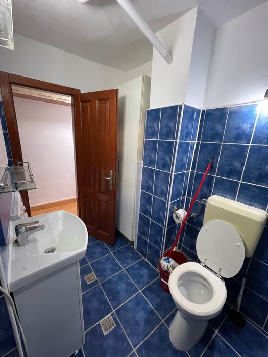 Se vinde apartament cu 3 camere modificat în 2 camere